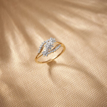 Majestic Floral Gold and Diamond Finger Ring