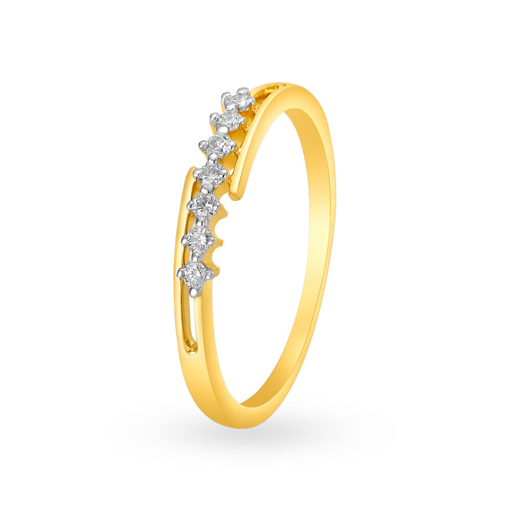 Chic 22 Karat Yellow Gold And Diamond Finger Ring