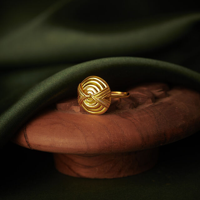 Bold Shield Ring 