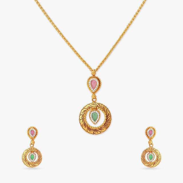 Teardrop Elegance Gold Pendant with Chain and Earrings 