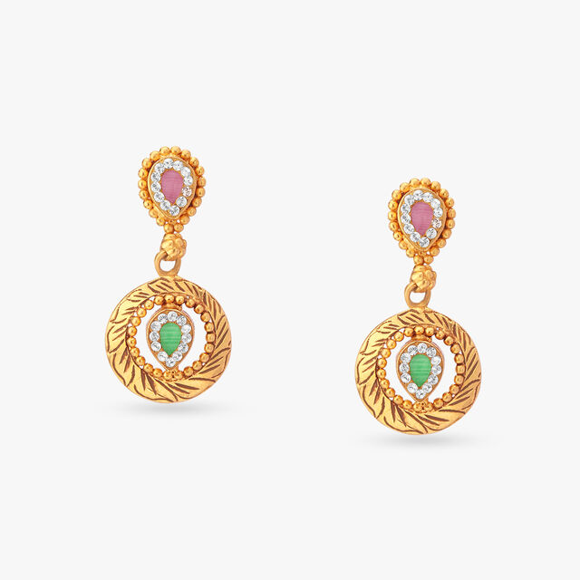 Teardrop Elegance Gold Pendant with Chain and Earrings 4