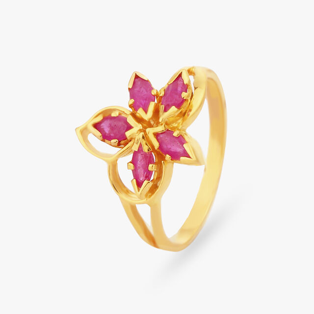 Vibrant Gold Finger Ring