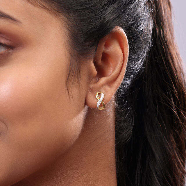14KT Yellow Gold Diamond Stud Earrings 2