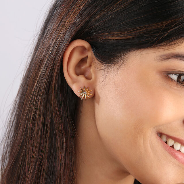 Timeless Radiating Star 14KT Diamond Stud Earring 2