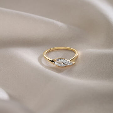 Wavelit Leaves 14 Kt Gold & Diamond Finger Ring