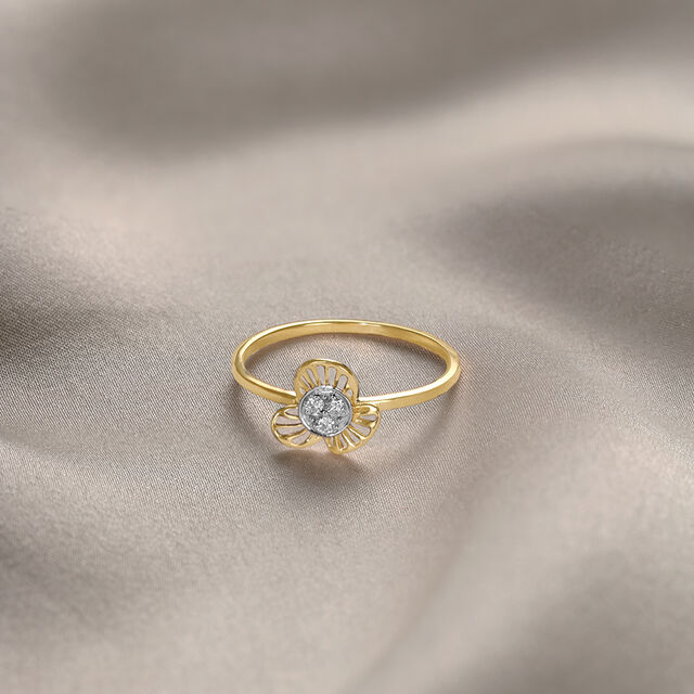 Petal Brilliance 18 Kt Gold & Diamond Ring 