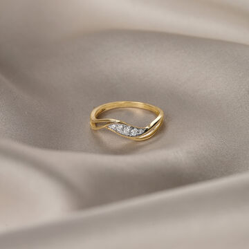 Eternal Flow 18 Kt Gold & Diamond Ring
