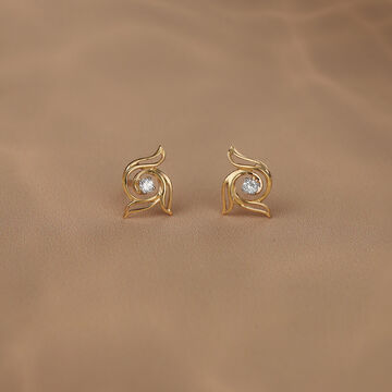 Petal Radiance 18 Kt Gold & Diamond Stud Earrings