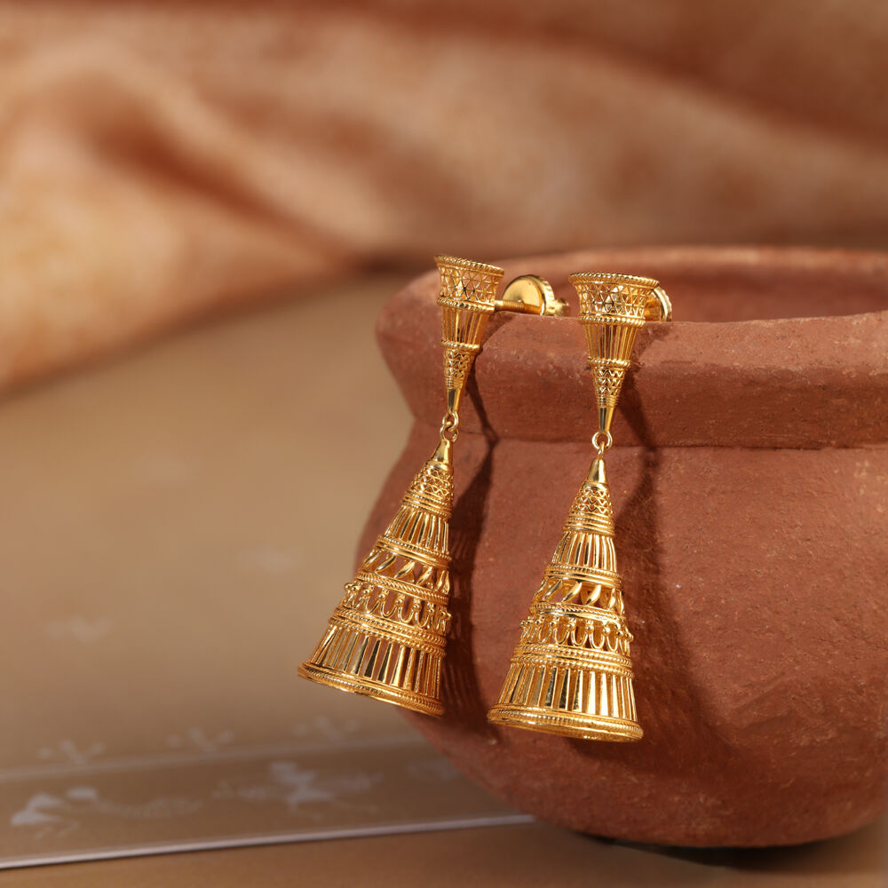 Tanishq ke jhumke top