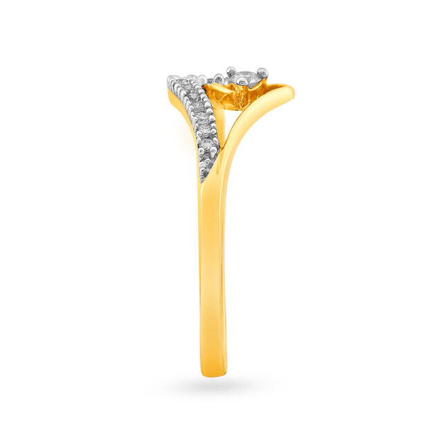 Elegant 18 Karat Gold And Diamond Finger Ring