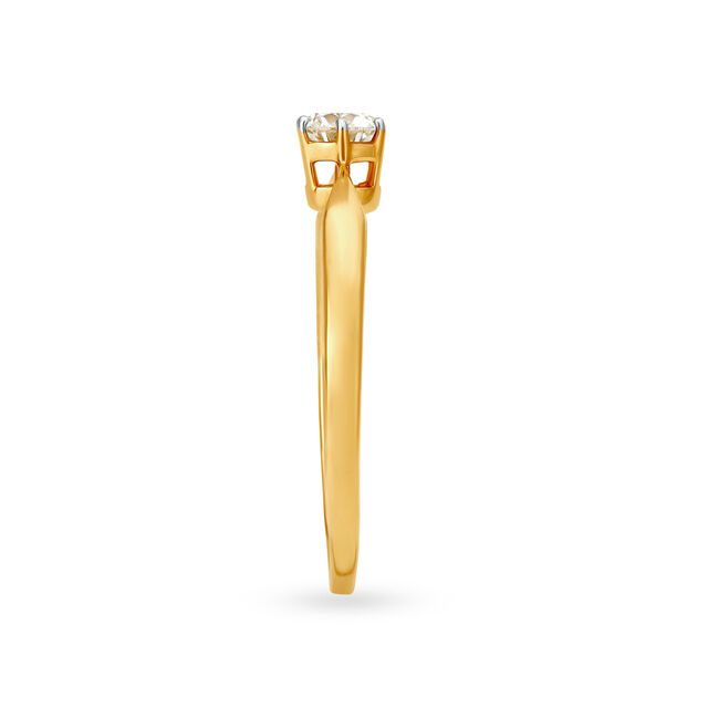 Glistening Gold Finger Ring
