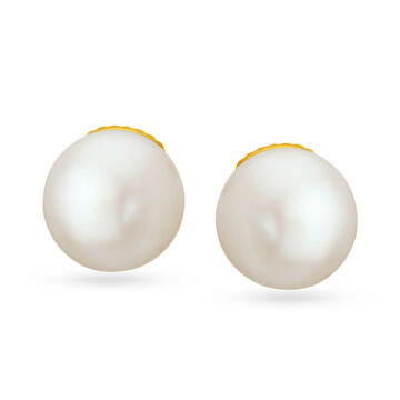 Minimalist 18 Karat Yellow Gold And Pearl Studs