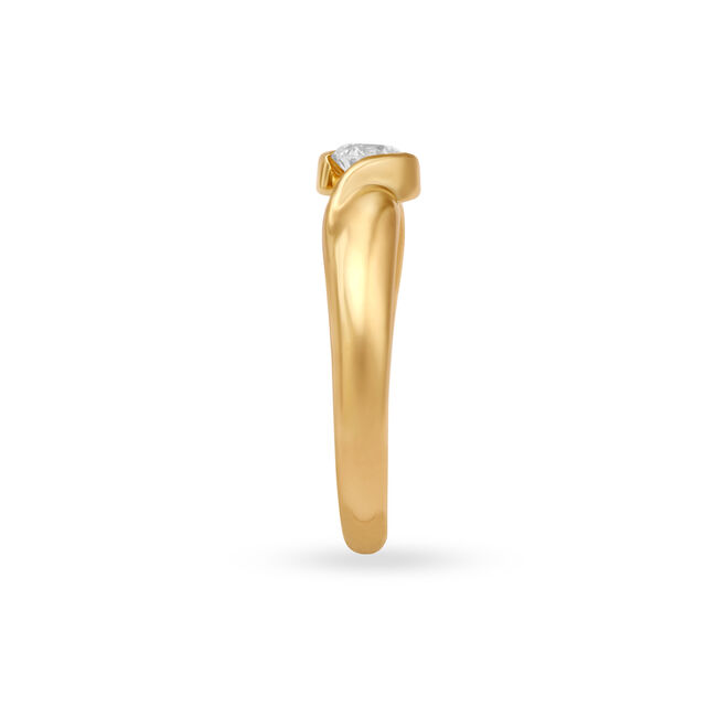 Elegant Twist Diamond Finger Ring