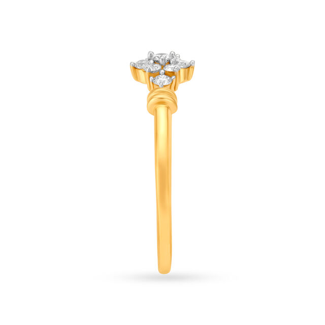 Scintillating 18 Karat Gold And Diamond Ring 3