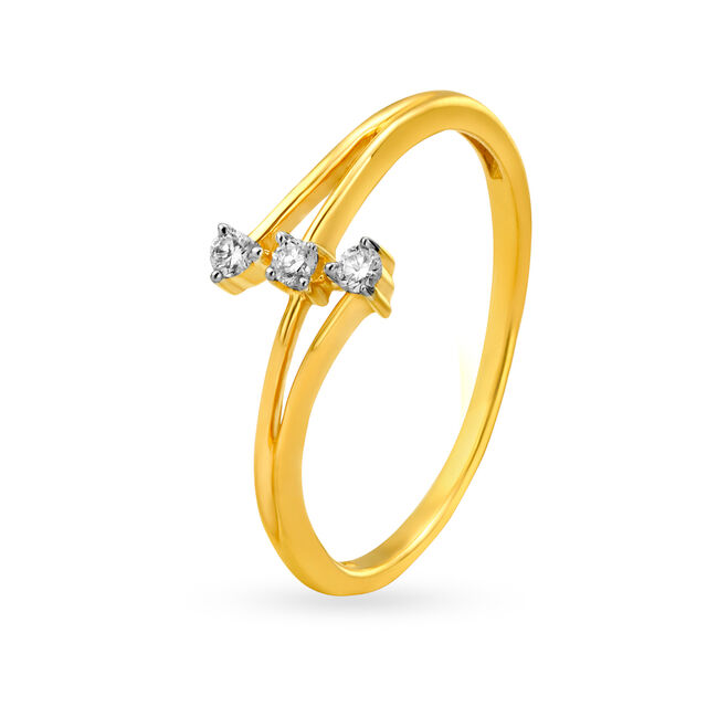 Demuring Diamond Trio In 18 Karat Gold Ring 