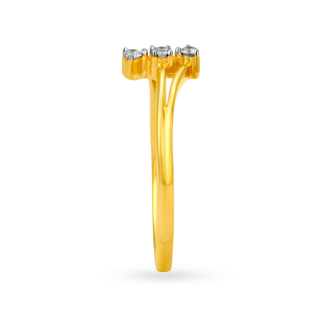 Demuring Diamond Trio In 18 Karat Gold Ring 3