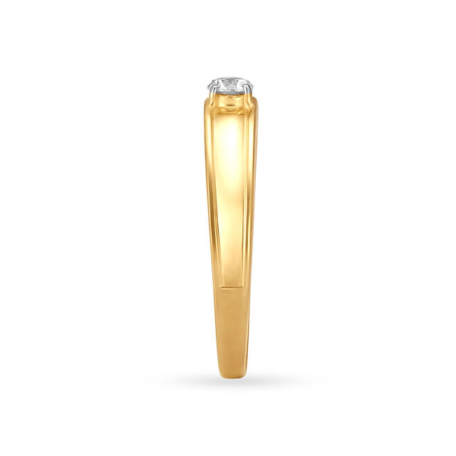Shining 18 Karat Yellow Gold And Diamond Finger Ring 3