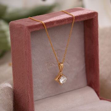 Ritzy Radiance Solitaire Pendant