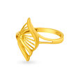 Striking Yellow Gold Conch Finger Ring 4