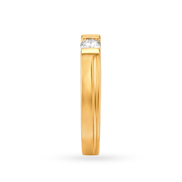 Radiant 18 Karat Yellow Gold And Diamond Finger Ring