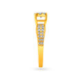 Glittering 18 Karat Gold And Diamond Finger Ring 3