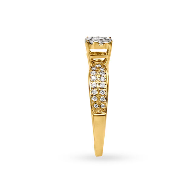 Luminous 18 Karat Yellow Gold And Diamond Finger Ring 3