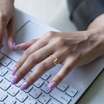 Timeless 18 Karat Gold And Diamond Finger Ring