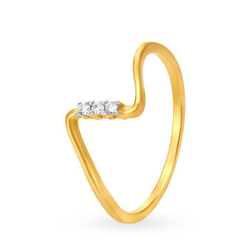 Chic 18 Karat Yellow Gold And Diamond Line Design Finger Ring