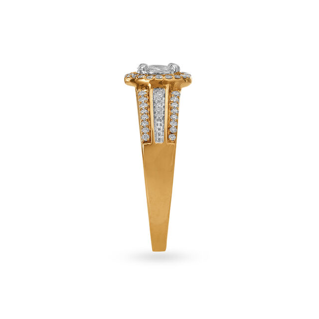 Glimmering 18 Karat Yellow Gold And Diamond Finger Ring 3
