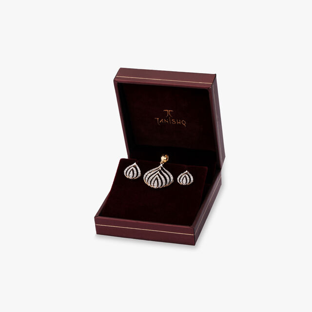 Floral Brilliance Diamond Pendant with Earrings Set 6
