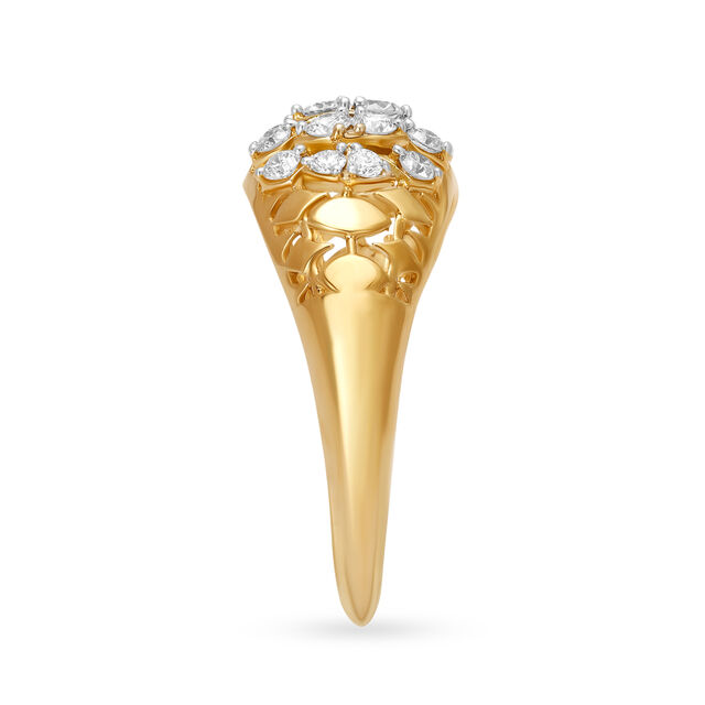 Fascinating 18 Karat Yellow Gold And Diamond Finger Ring 3