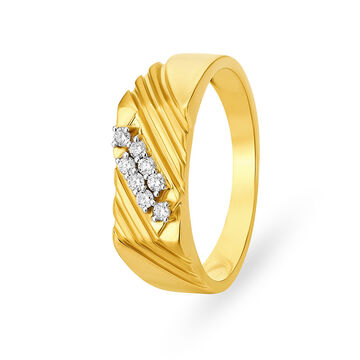 Classy 18 Karat Yellow Gold And Diamond Ridged Finger Ring
