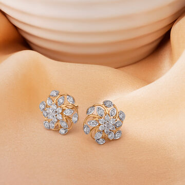 Glistening Floral Diamond Earrings With Solitaire Look