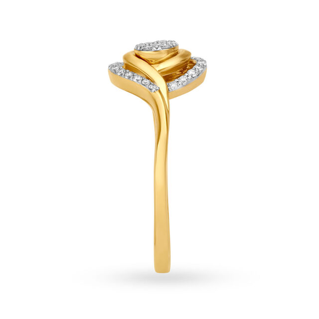 Captivating 18 Karat Yellow Gold And Diamond Finger Ring 3