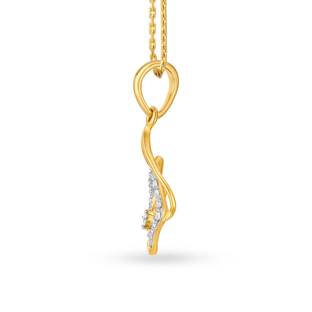 Elegant Yellow Gold Pendant with Diamonds