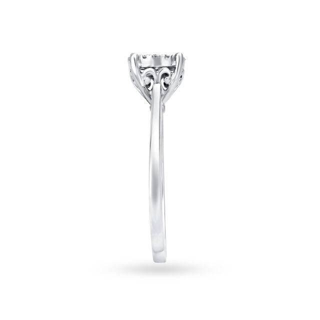Royal 18 Karat White Gold And Diamond Finger Ring
