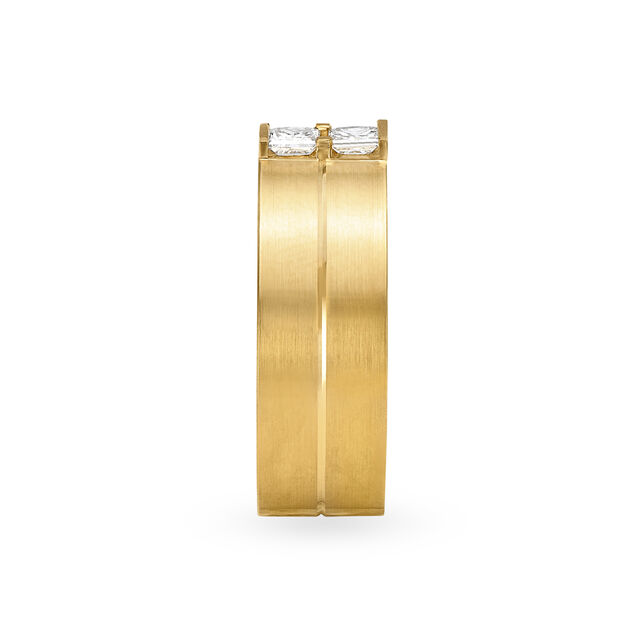 Snazzy 18 Karat Yellow Gold And Diamond Finger Ring 3