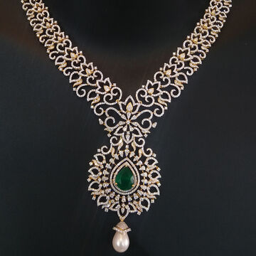 Tanishq Gold Necklace Set