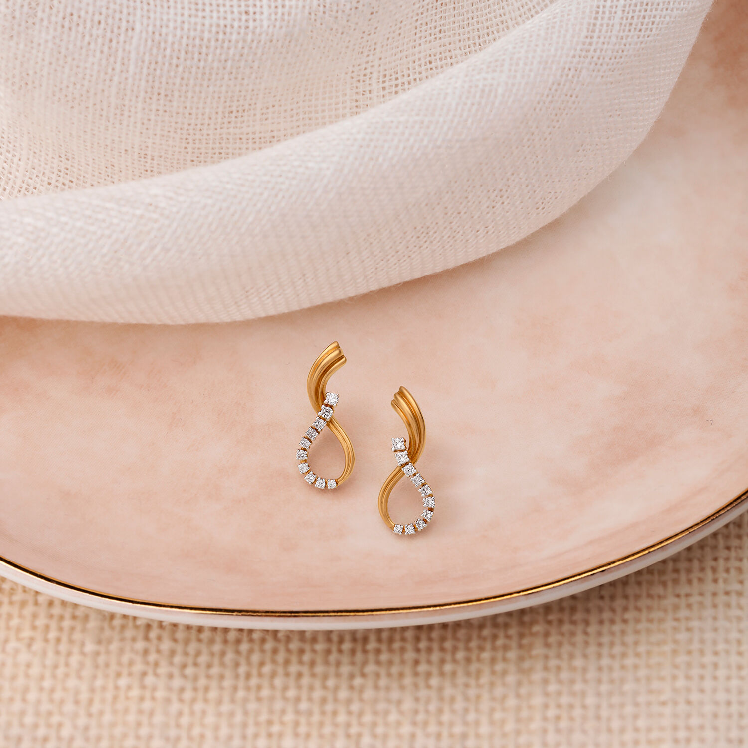 Unique gold stud earrings discount