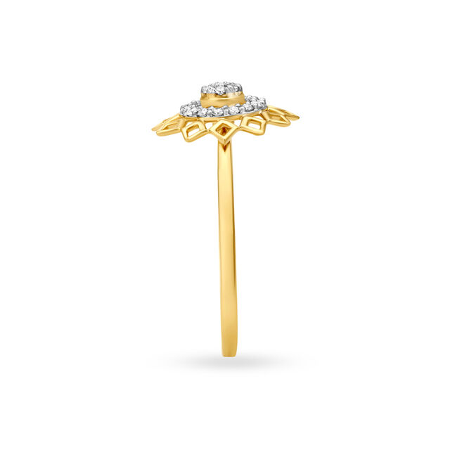 Concentric Pattern Gold and Diamond Finger Ring 4
