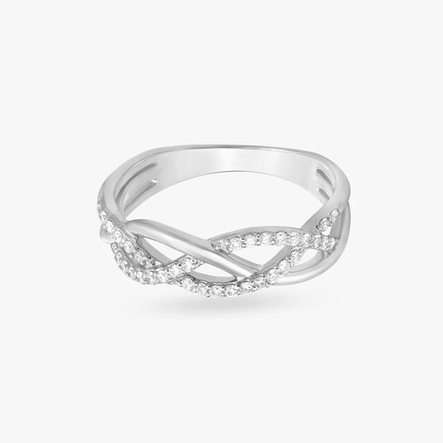 Twisted Diamond Finger Ring