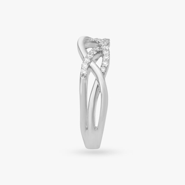 Twisted Diamond Finger Ring