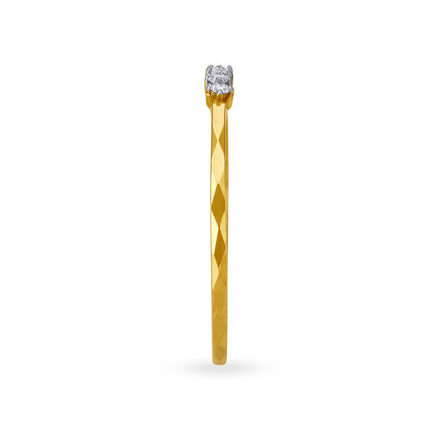 Elegant 18 Karat Yellow Gold And Diamond Finger Ring 3