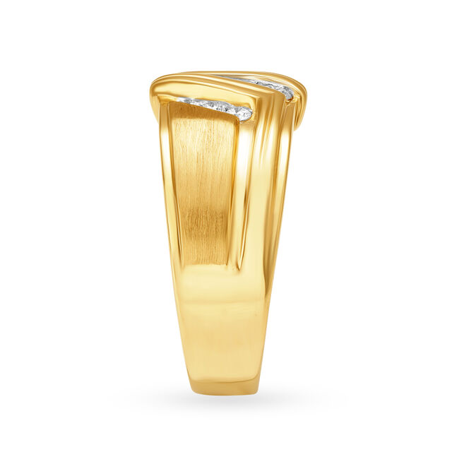 Handsome 18 Karat Yellow Gold And Diamond Finger Ring 3