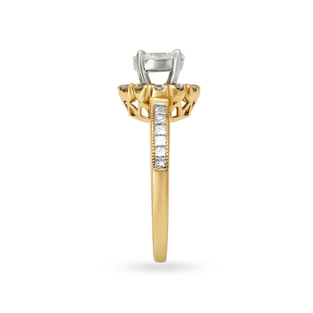 Prominent 18 Karat Dual Gold And Diamond Finger Ring