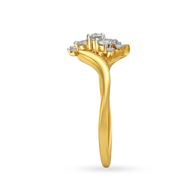 Dreamy 18 Karat Yellow Gold And Diamond Finger Ring
