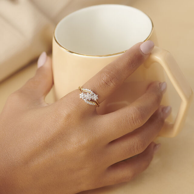 Majestic Floral Gold and Diamond Finger Ring