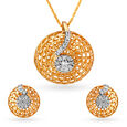 Circular Mesh Gold and Diamond Pendant and Earrings Set 