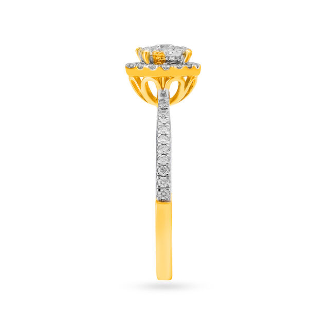 Enthralling 18 Karat Gold And Diamond Cluster Ring 4