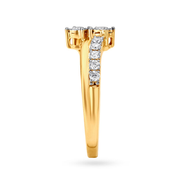 Glamorous 18 Karat Yellow Gold And Diamond Finger Ring 3